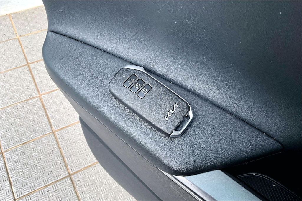 Thumbnail: 2022 Kia EV6 - 20