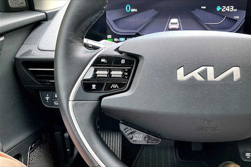 Thumbnail: 2022 Kia EV6 - 25