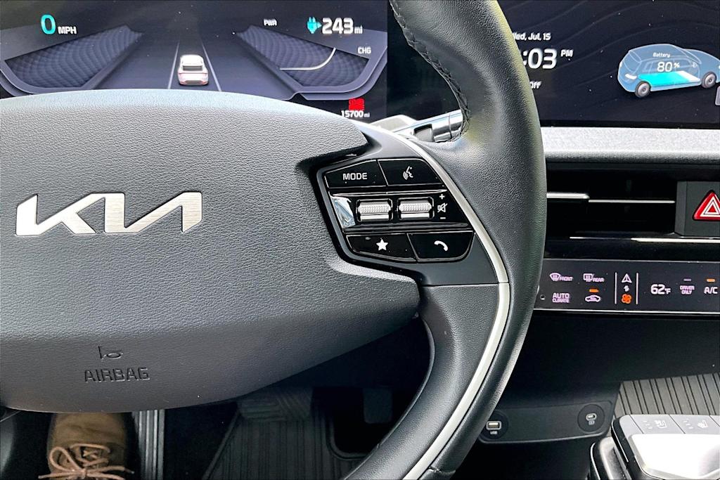 Thumbnail: 2022 Kia EV6 - 26