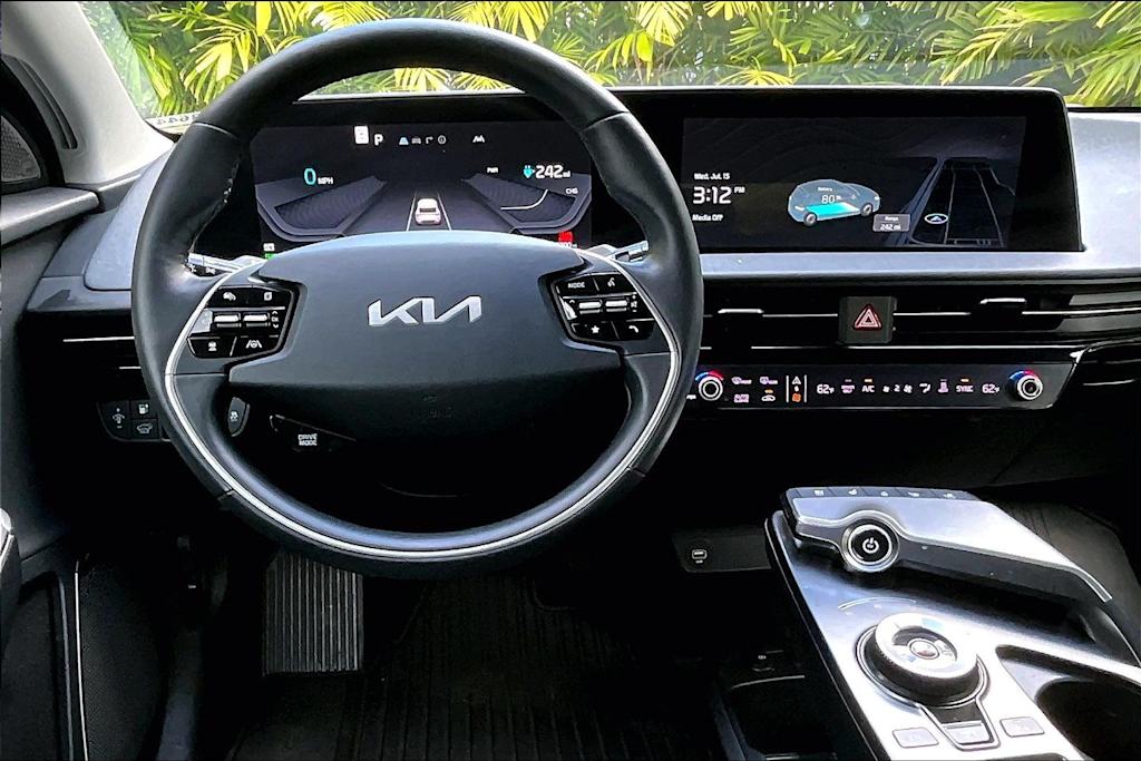 Thumbnail: 2022 Kia EV6 - 14