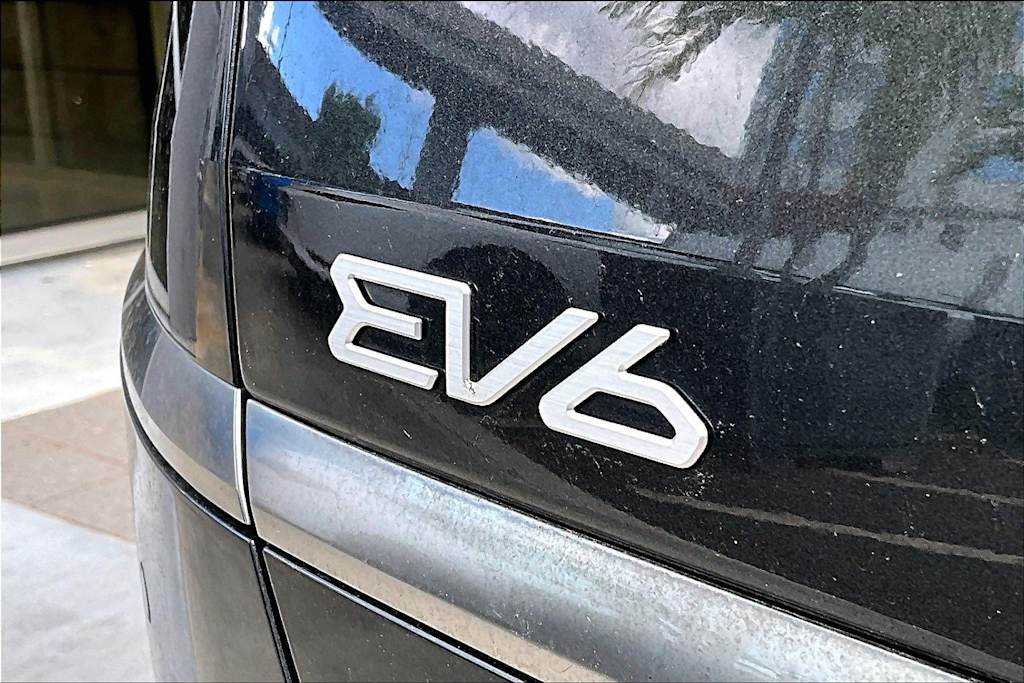 Thumbnail: 2022 Kia EV6 - 7
