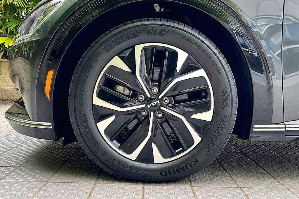 Thumbnail: 2022 Kia EV6 - 8