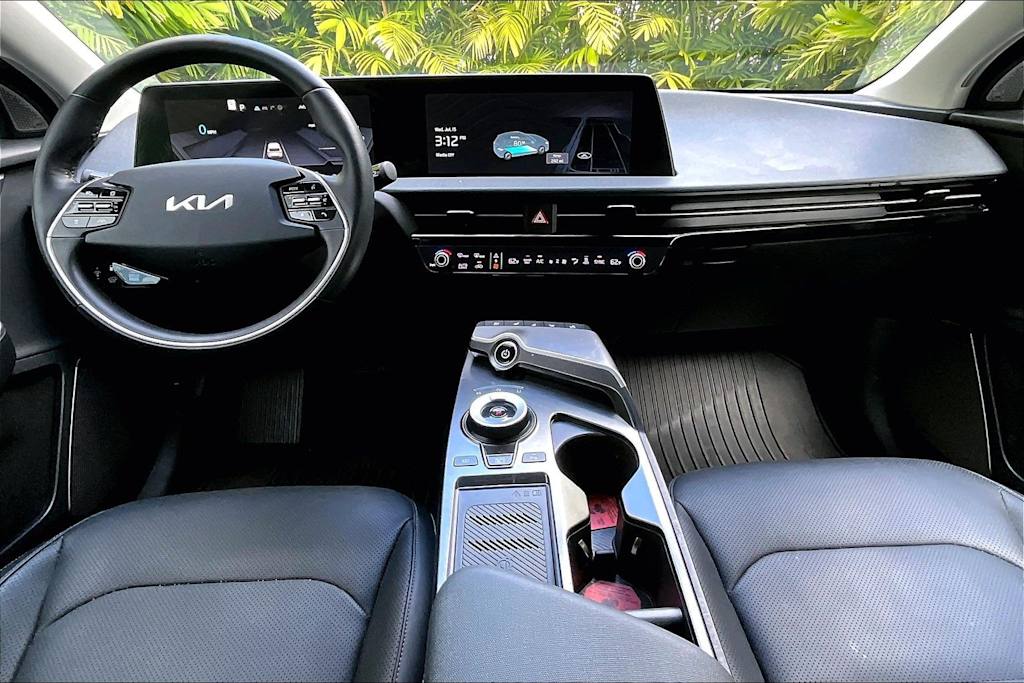 Thumbnail: 2022 Kia EV6 - 10