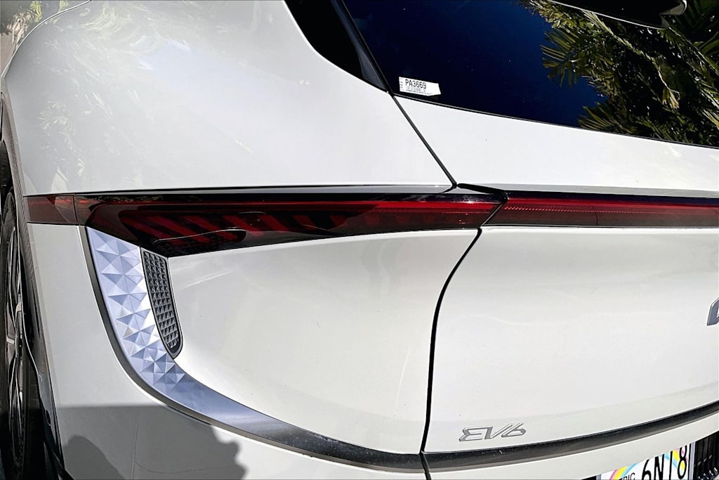 Thumbnail: 2023 Kia EV6 - 32