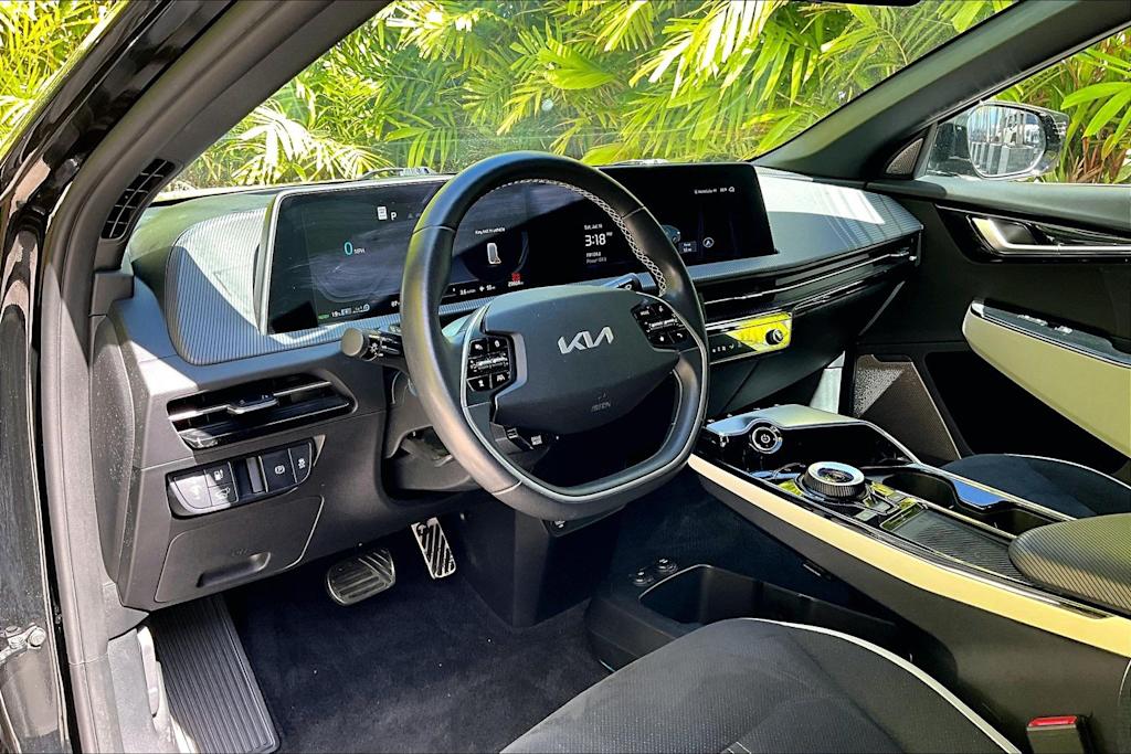 Thumbnail: 2023 Kia EV6 - 2