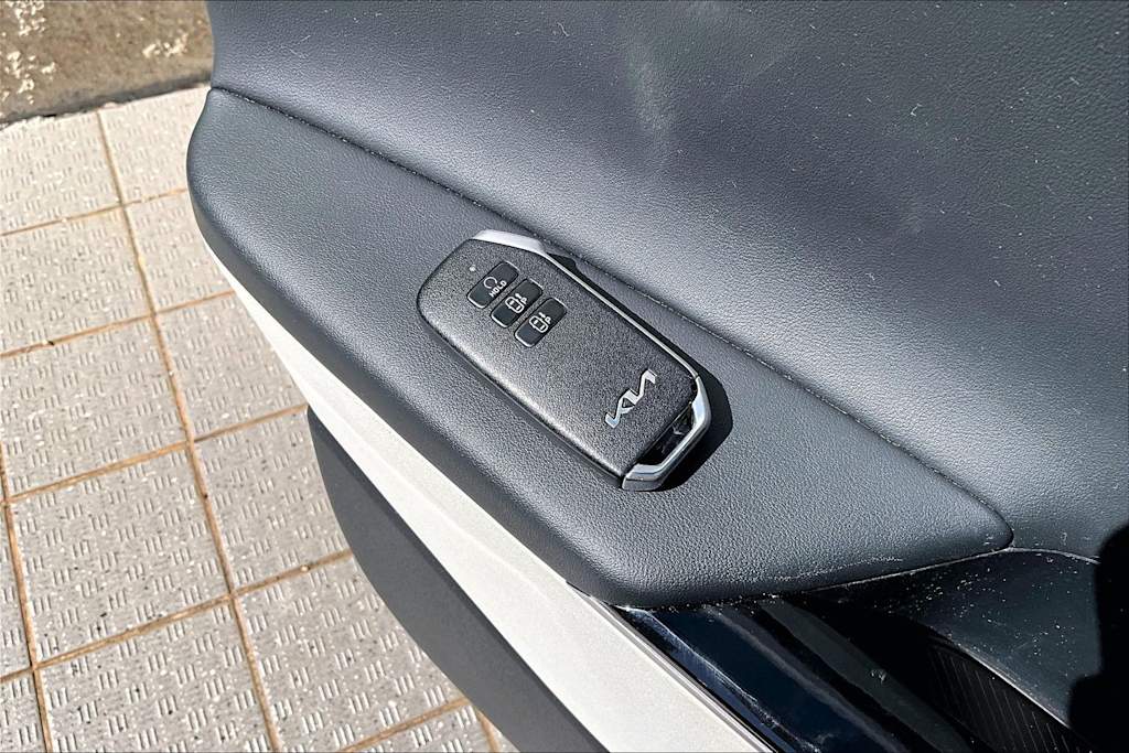 Thumbnail: 2023 Kia EV6 - 20