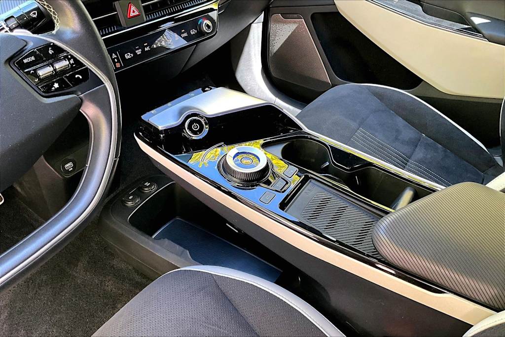 Thumbnail: 2023 Kia EV6 - 17