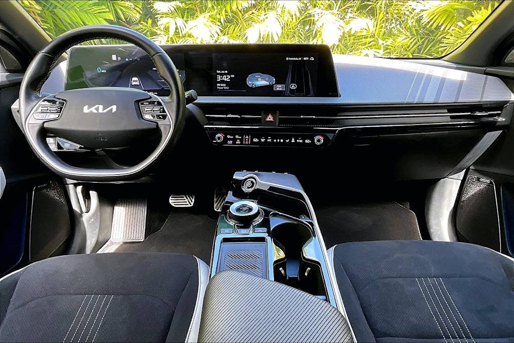Thumbnail: 2023 Kia EV6 - 10