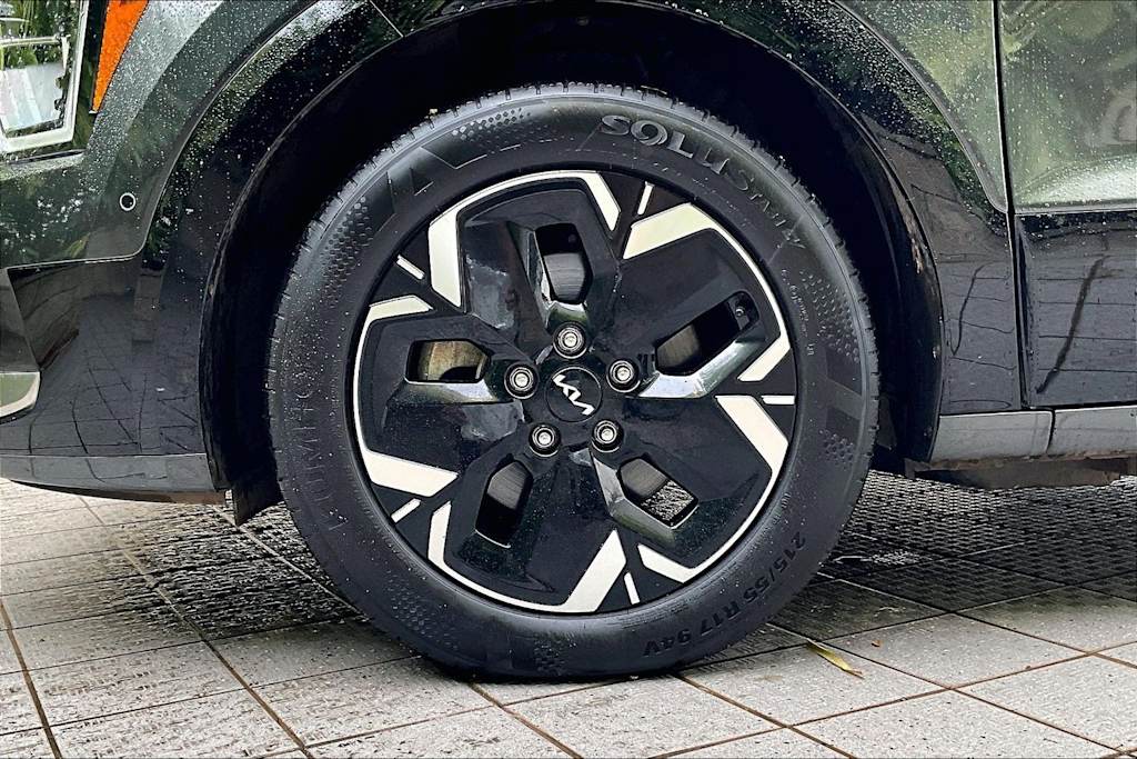 Thumbnail: 2024 Kia Niro - 8