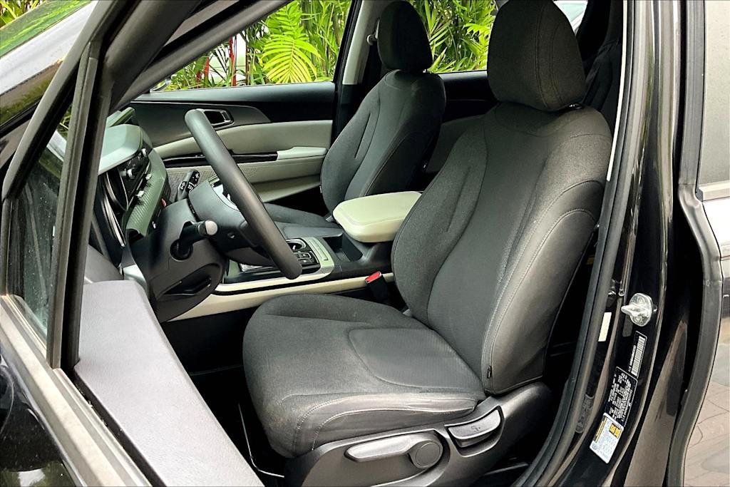 Thumbnail: 2022 Kia Carnival - 11