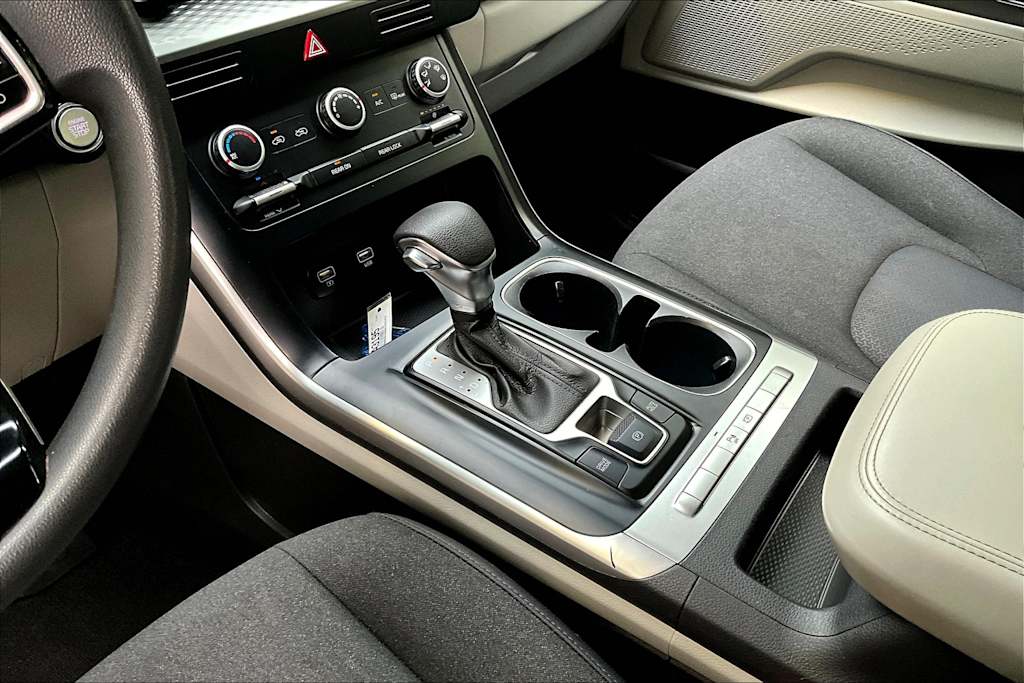 Thumbnail: 2022 Kia Carnival - 17