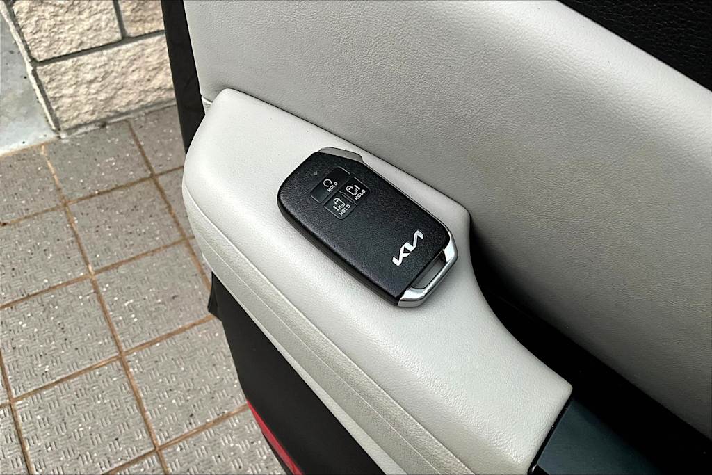 Thumbnail: 2022 Kia Carnival - 20