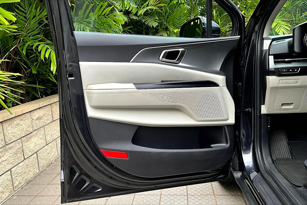 Thumbnail: 2022 Kia Carnival - 28