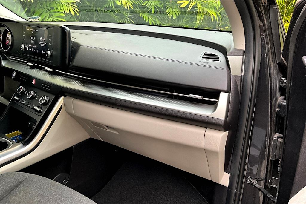 Thumbnail: 2022 Kia Carnival - 25