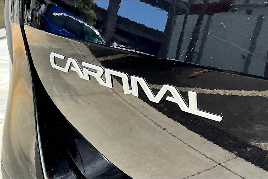 Thumbnail: 2023 Kia Carnival - 7