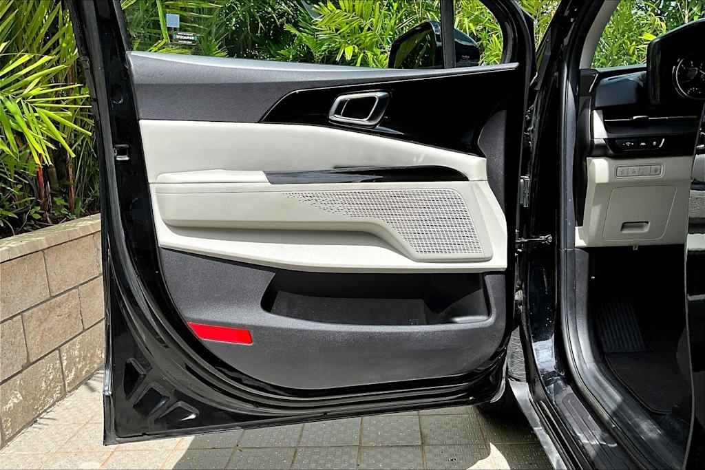 Thumbnail: 2023 Kia Carnival - 28