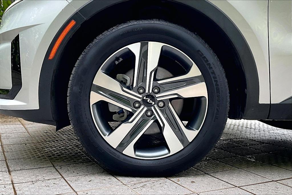 Thumbnail: 2023 Kia Sorento - 8