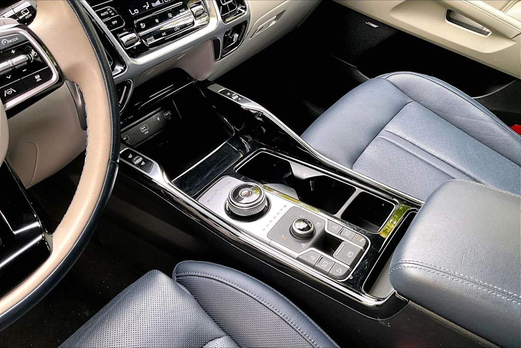 Thumbnail: 2023 Kia Sorento - 17