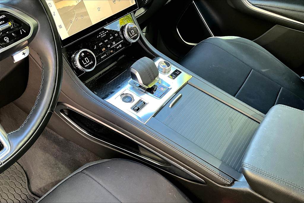 Thumbnail: 2022 Jaguar F-Pace - 11