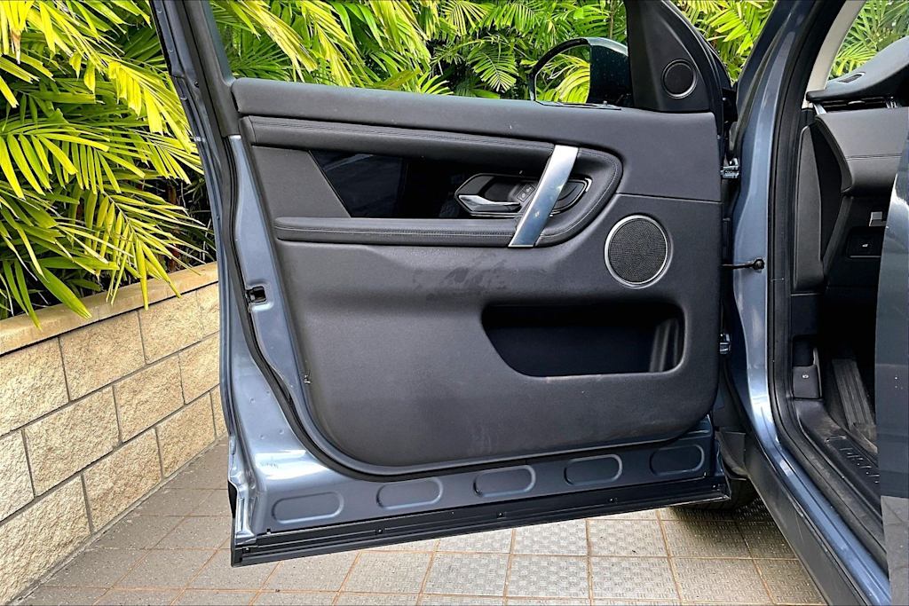 Thumbnail: 2020 Land Rover Discovery Sport - 27