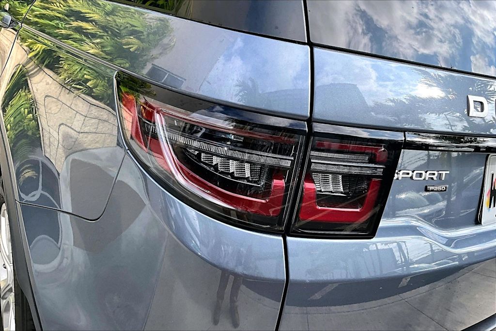 Thumbnail: 2020 Land Rover Discovery Sport - 32