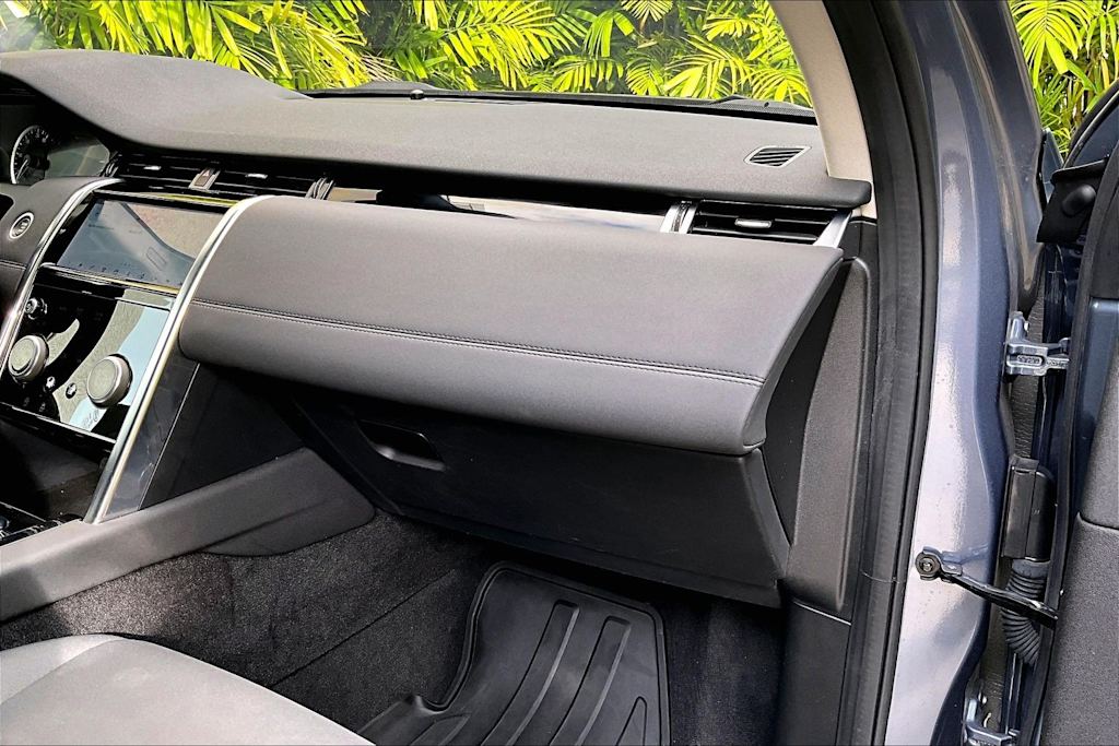 Thumbnail: 2020 Land Rover Discovery Sport - 24