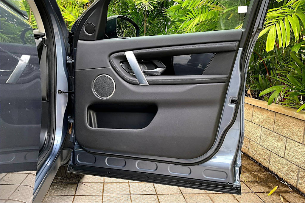 Thumbnail: 2020 Land Rover Discovery Sport - 28