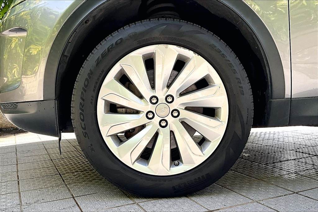 Thumbnail: 2020 Land Rover Discovery Sport - 8