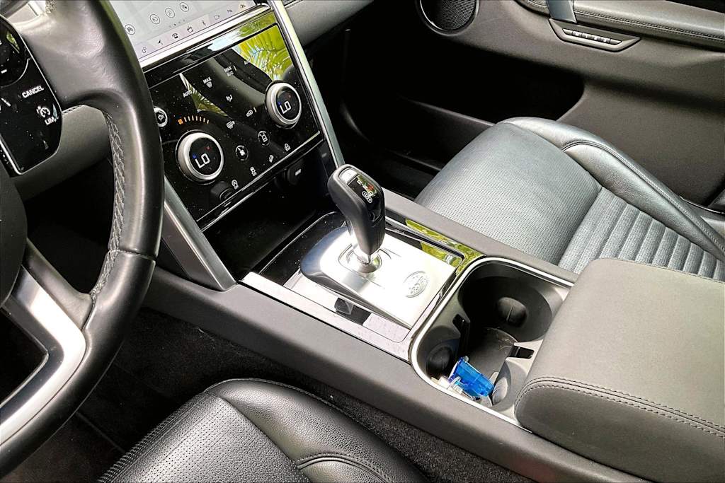 Thumbnail: 2020 Land Rover Discovery Sport - 16