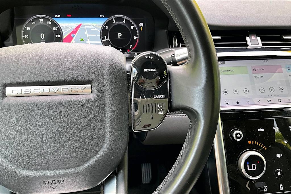 Thumbnail: 2020 Land Rover Discovery Sport - 25