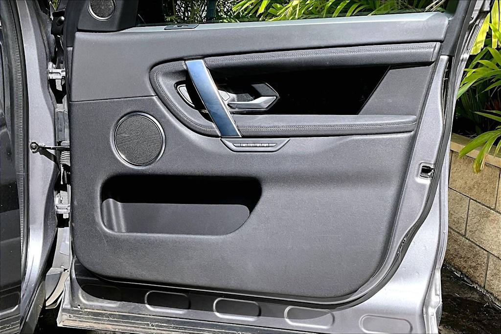 Thumbnail: 2020 Land Rover Discovery Sport - 28