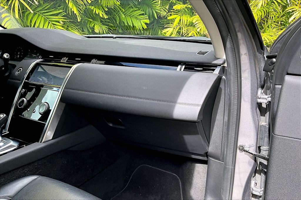 Thumbnail: 2020 Land Rover Discovery Sport - 23