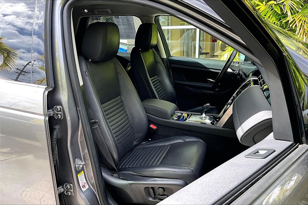 Thumbnail: 2020 Land Rover Discovery Sport - 12