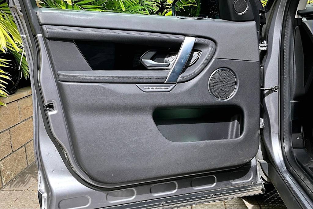 Thumbnail: 2020 Land Rover Discovery Sport - 27