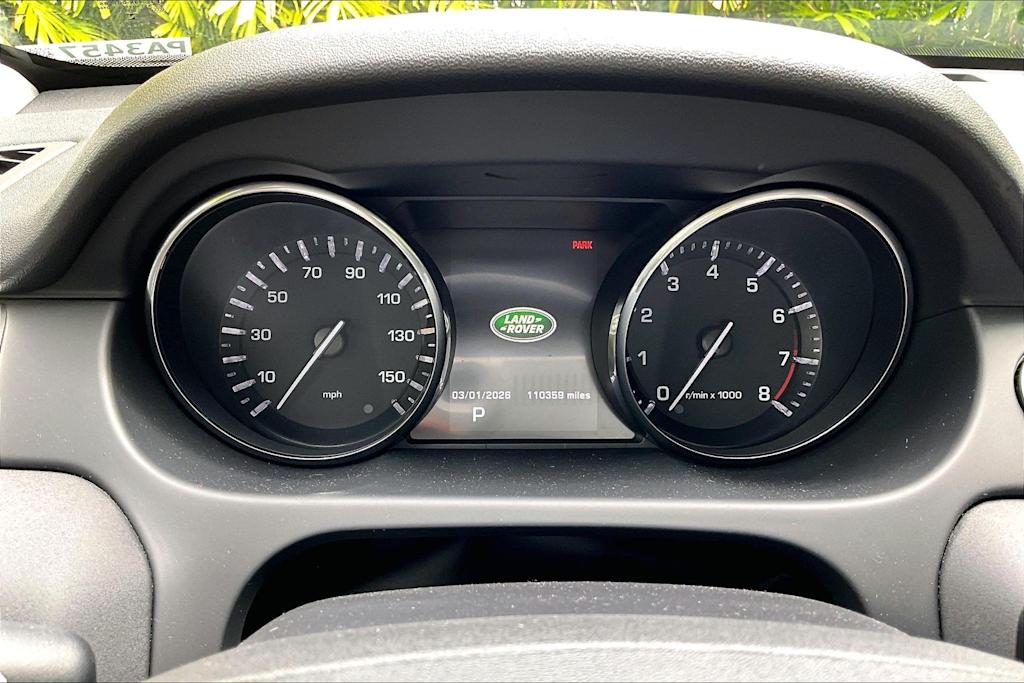 Thumbnail: 2015 Land Rover Discovery Sport - 17