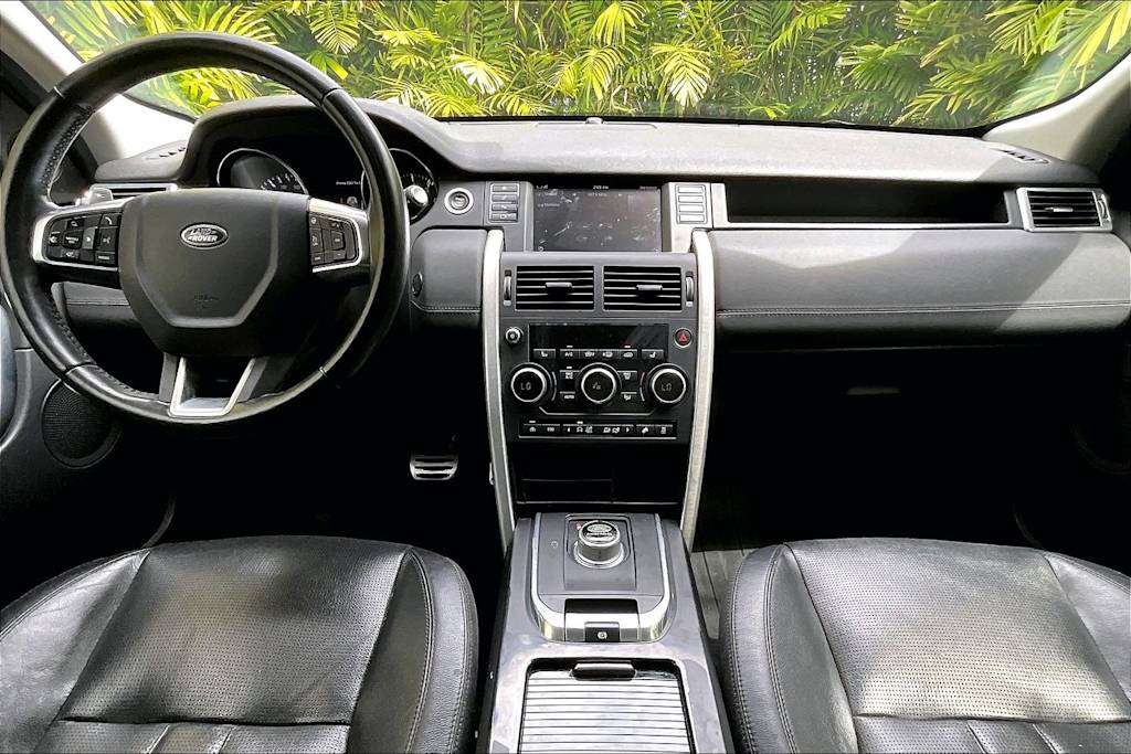 Thumbnail: 2015 Land Rover Discovery Sport - 10