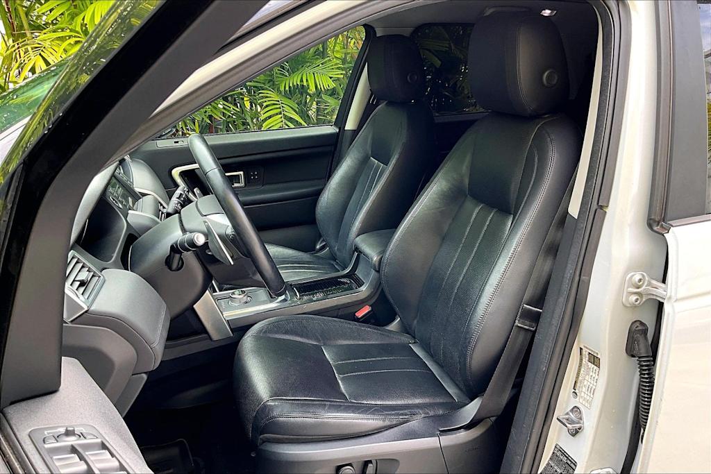 Thumbnail: 2015 Land Rover Discovery Sport - 11