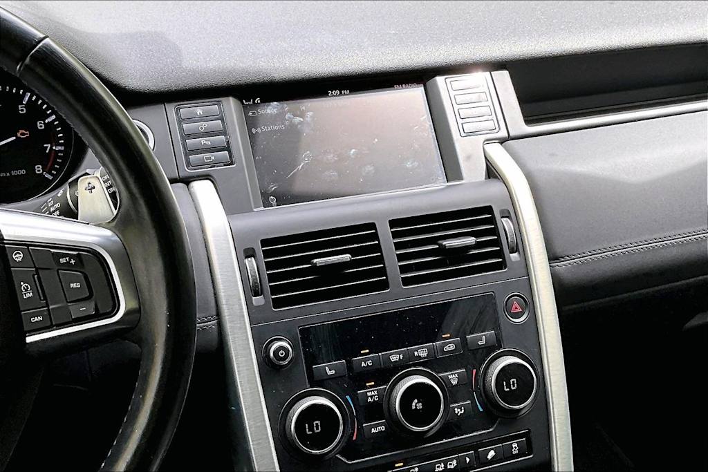 Thumbnail: 2015 Land Rover Discovery Sport - 15