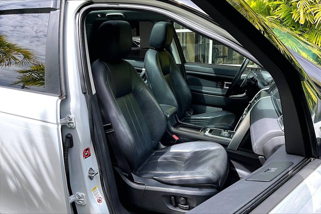 Thumbnail: 2015 Land Rover Discovery Sport - 12