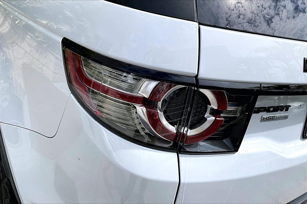 Thumbnail: 2015 Land Rover Discovery Sport - 31