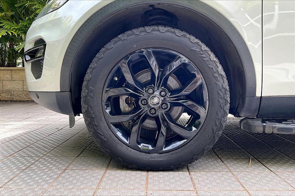Thumbnail: 2015 Land Rover Discovery Sport - 8