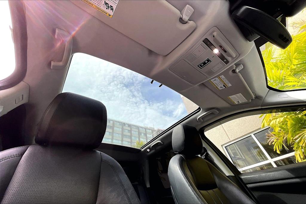 Thumbnail: 2015 Land Rover Discovery Sport - 30