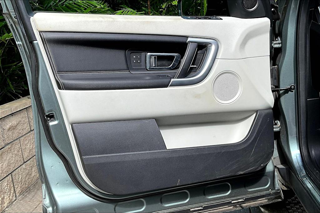 Thumbnail: 2018 Land Rover Discovery Sport - 27