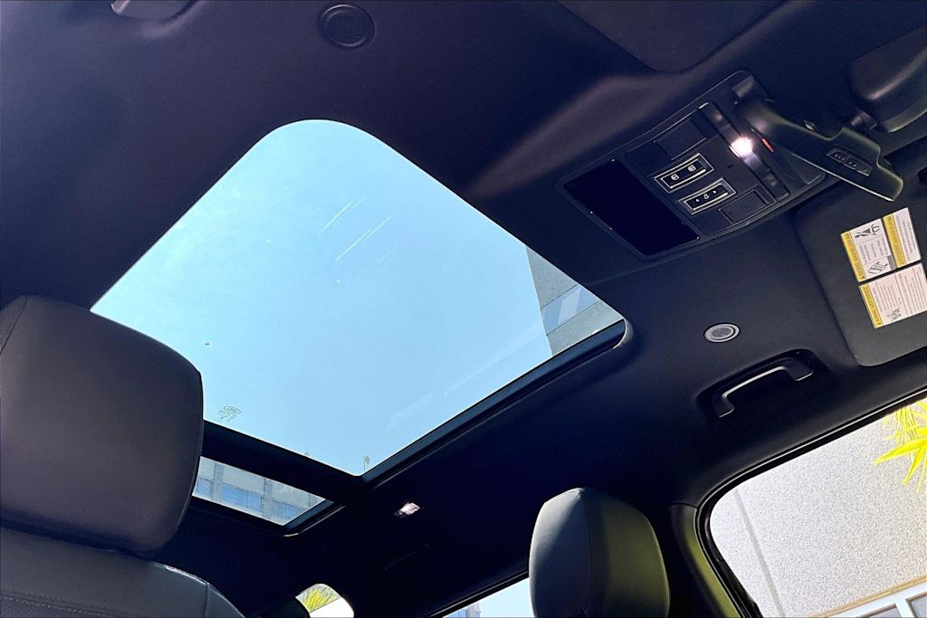 Thumbnail: 2025 Land Rover Defender - 30