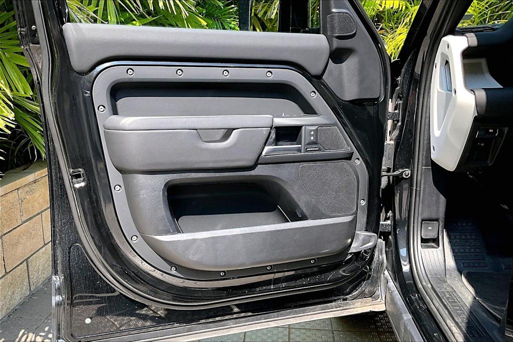Thumbnail: 2025 Land Rover Defender - 27