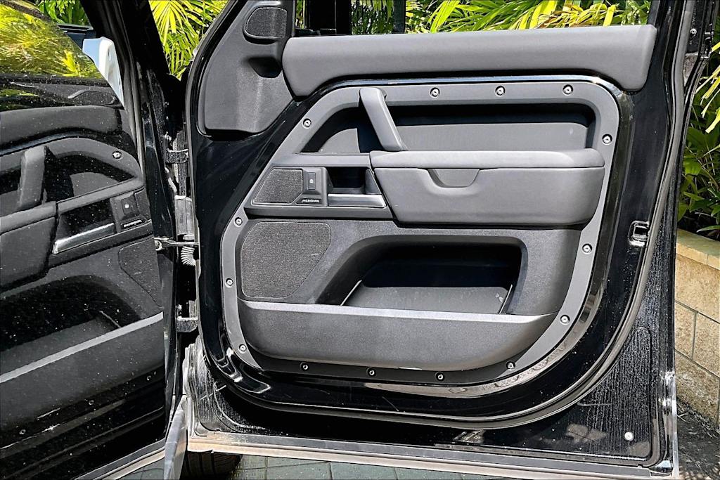 Thumbnail: 2025 Land Rover Defender - 28