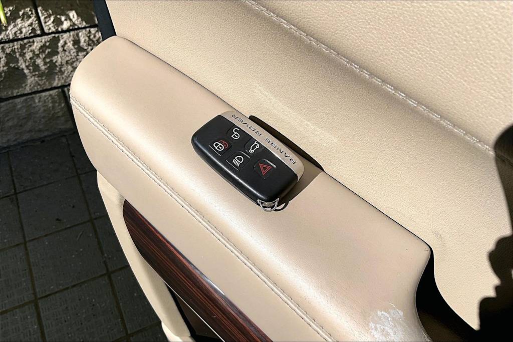 Thumbnail: 2016 Land Rover Range Rover - 21