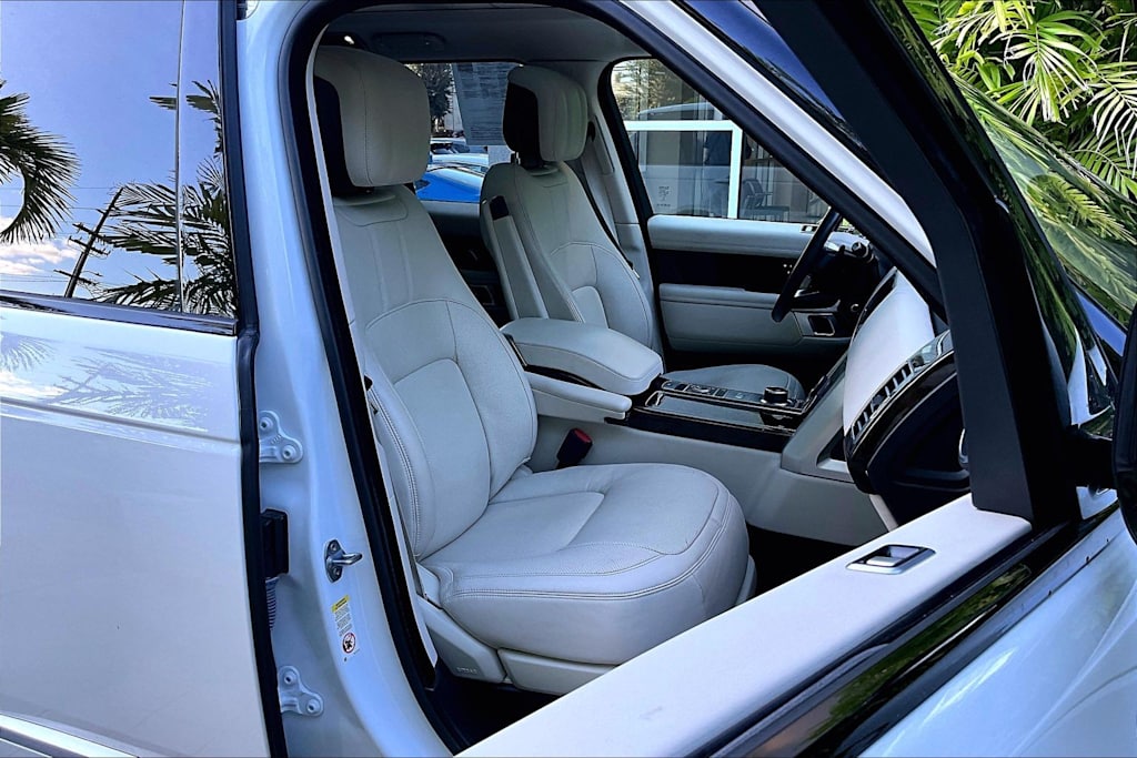 Thumbnail: 2022 Land Rover Range Rover - 12