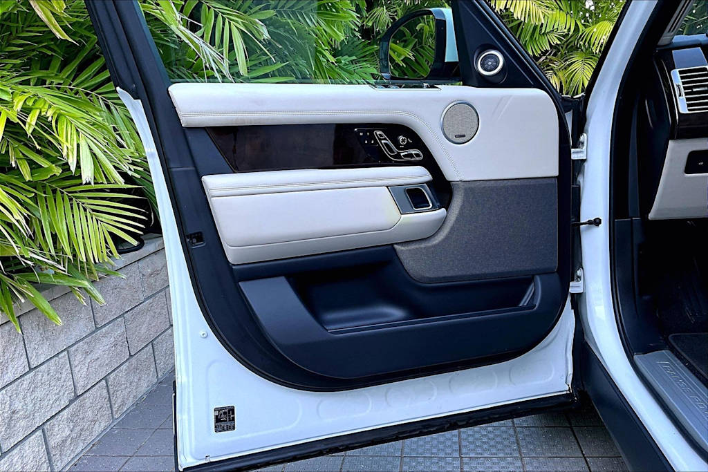 Thumbnail: 2022 Land Rover Range Rover - 27