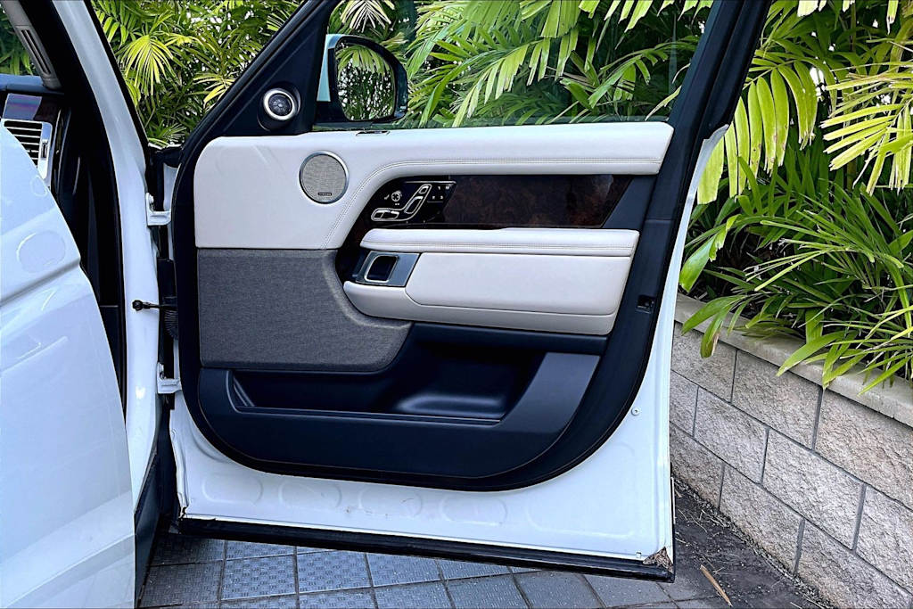 Thumbnail: 2022 Land Rover Range Rover - 28